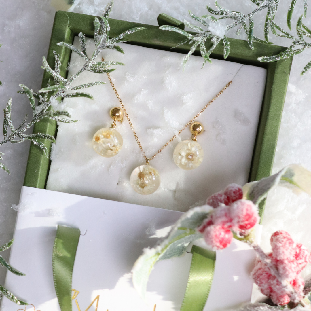 Parure collana + orecchini in acciaio inossidabile e ciondolo in resina con Glixia bianca