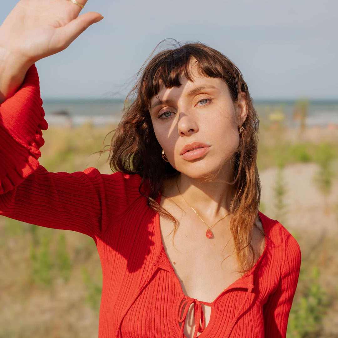 Orecchini in resina con Ortensia rossa e acciaio inox - collezione BOLLE