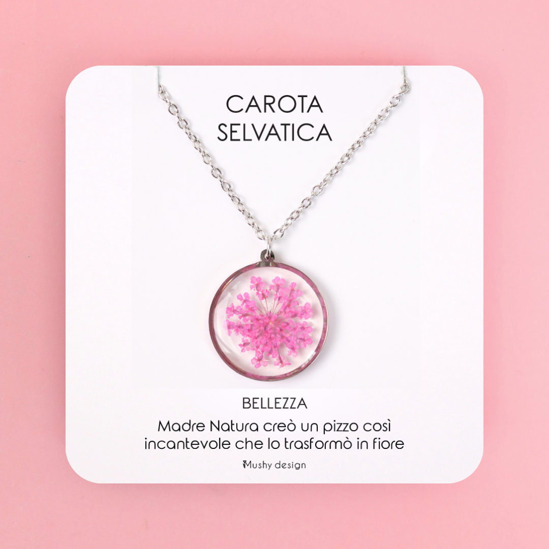 Collana in acciaio inossidabile e ciondolo in resina con pizzo della regina Anna fucsia