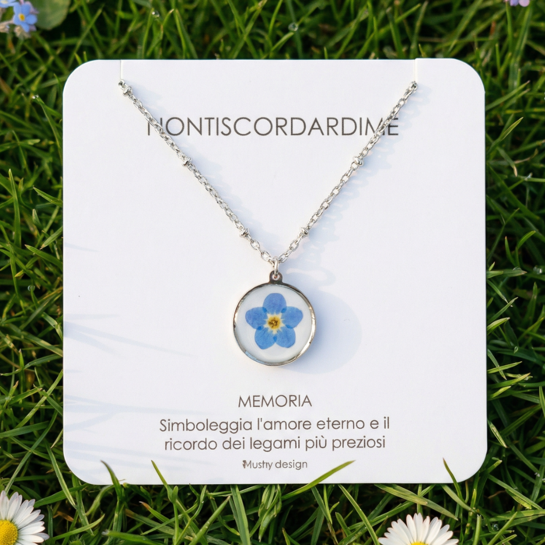 Collana in acciaio inox e ciondolo medaglione in resina con fiore vero Nontiscordardimé