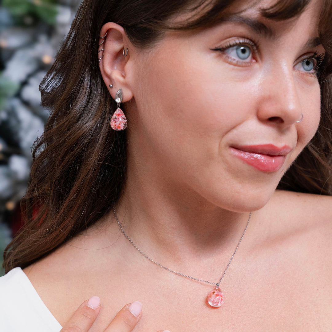 Collana RUGIADA in acciaio inossidabile e ciondolo in resina con Glixia rosa