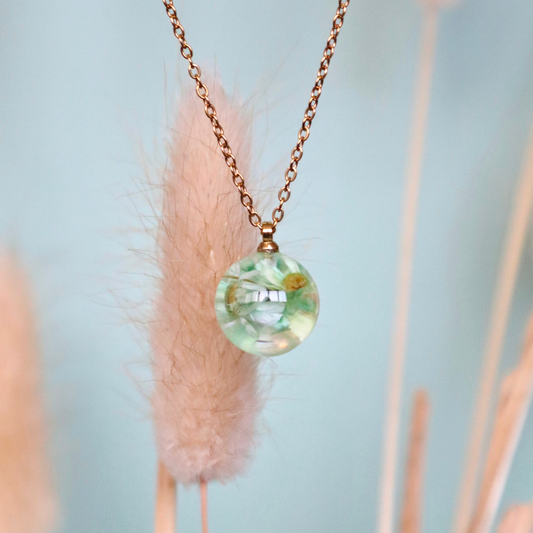Collana BOLLA in acciaio inox con sfera in resina e fiori di Glixia verde
