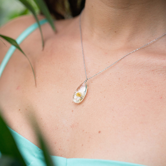 Collana con Margherita Vera in Resina – Acciaio Inox | Idea regalo donna