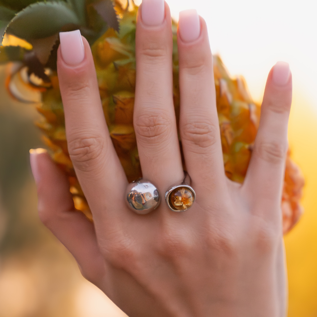 Anello PETRA regolabile in acciaio inox e fiore vero preservato nella resina GLIXIA arancio
