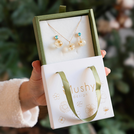 Parure collana + orecchini in acciaio inossidabile oro e ciondolo in resina con Glixia bianca