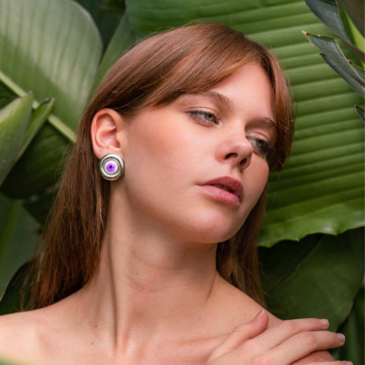 Orecchini a lobo SCUDO in acciaio inox con resina e fiore vero viola