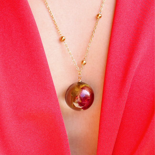 Collana sfera con bocciolo di Rosa rossa in acciaio inossidabile - collezione BOLLA