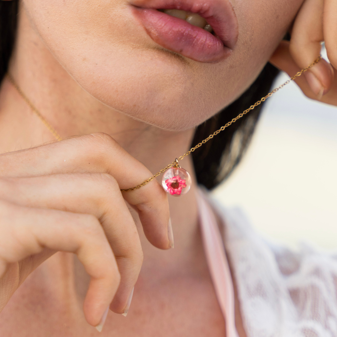 Collana sfera in resina con Glixia rosa e montatura in acciaio inox - collezione BOLLE