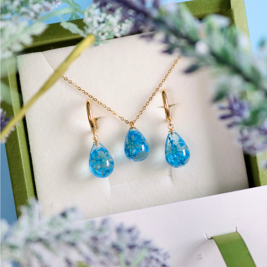 Parure Rugiada collana + orecchini in acciaio inossidabile e ciondolo in resina con Pizzo della regina Anna blu