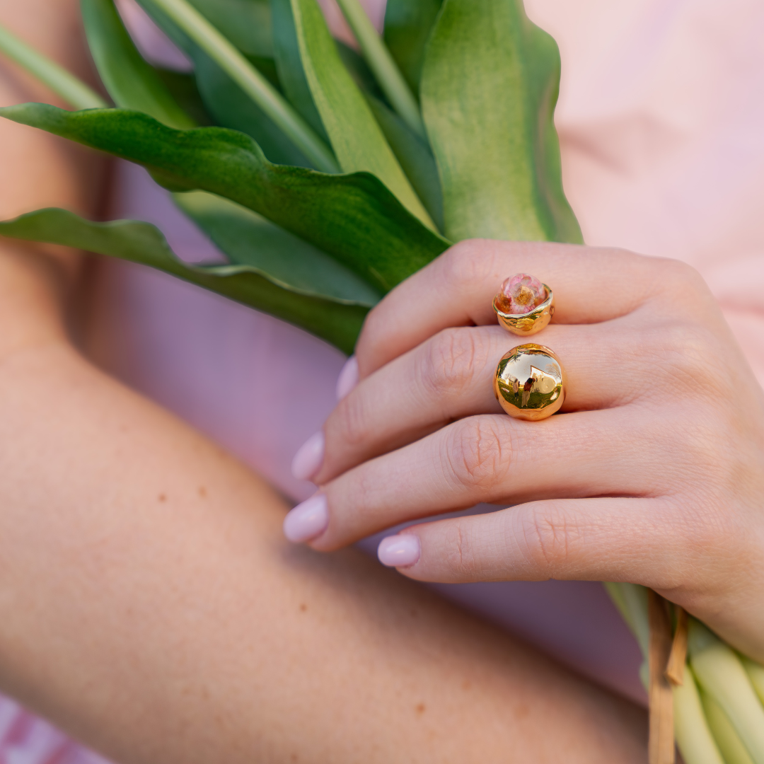 Anello PETRA regolabile in acciaio inox e fiore vero preservato nella resina TRIFOGLIO