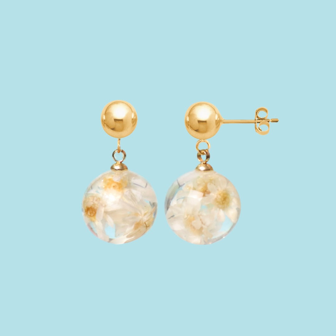 Paio di orecchini BOLLE - sfere pendenti con fiore vero Glixia bianco e montatura acciaio inox