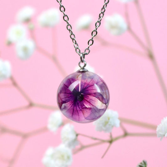 Collana sfera con fiore vero Ortensia viola - collezione ATTRAVERSO