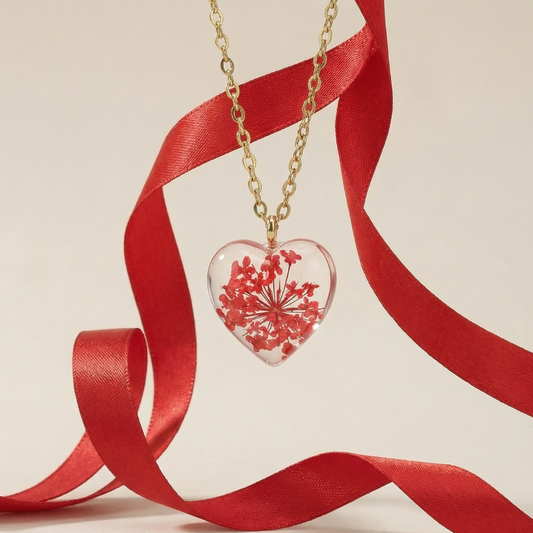 Collana cuore in resina con fiore Pizzo della regina Anna rosso e montatura in acciaio inox