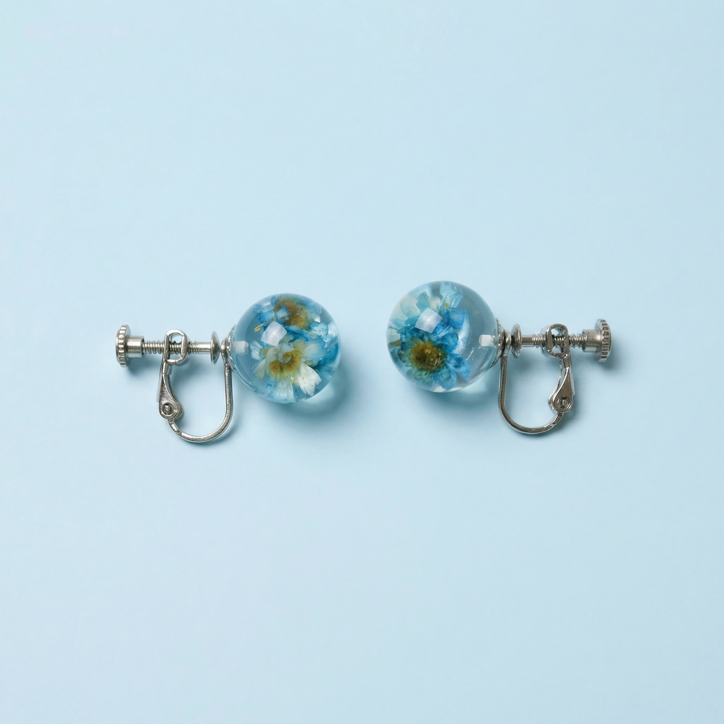 Orecchini a Clip in Resina con Fiori Veri Glixia Blu – Lobo Senza Foro, Acciaio Inox