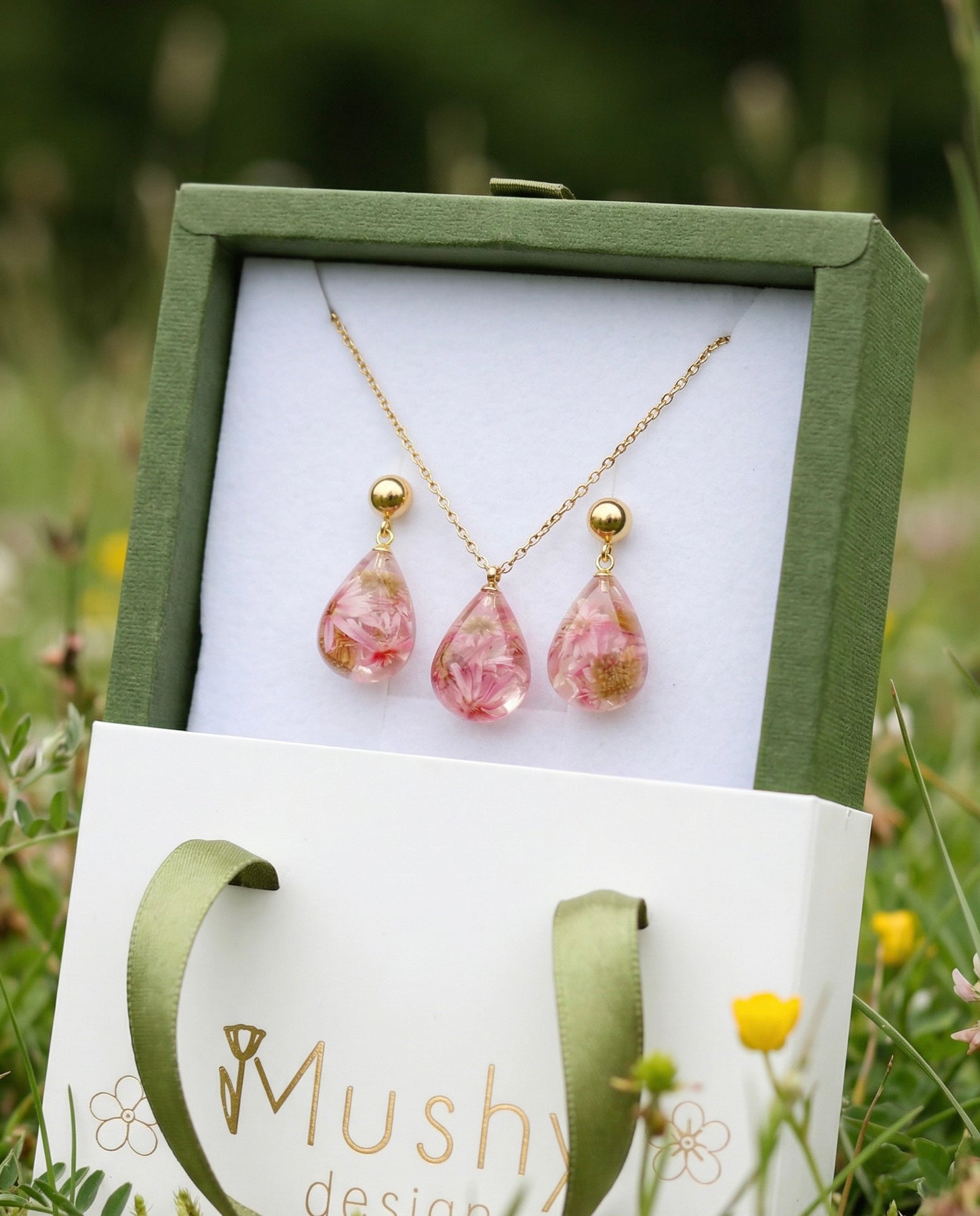 Parure collana + orecchini in acciaio inossidabile e ciondolo in resina con Glixia rosa