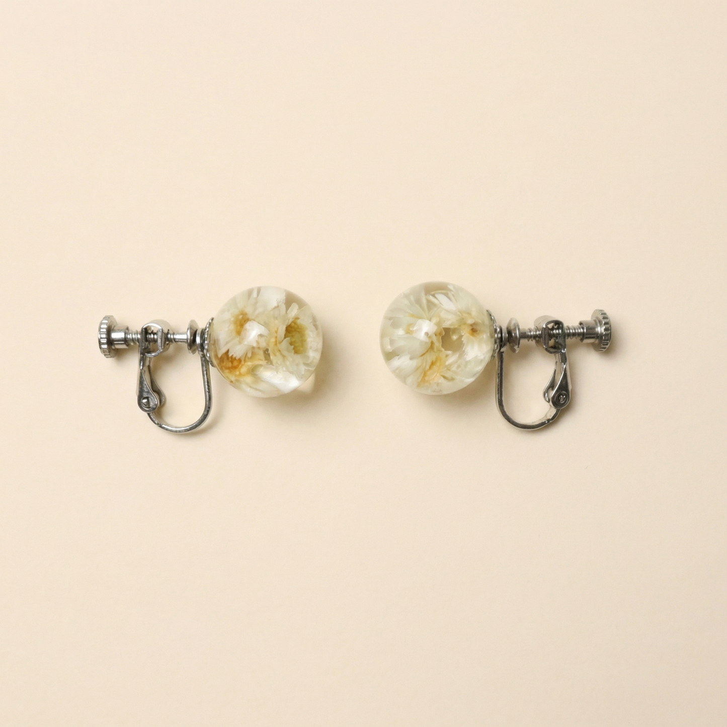 Orecchini a Clip in Resina con Fiori Veri Glixia Bianca – Lobo Senza Foro, Acciaio Inox