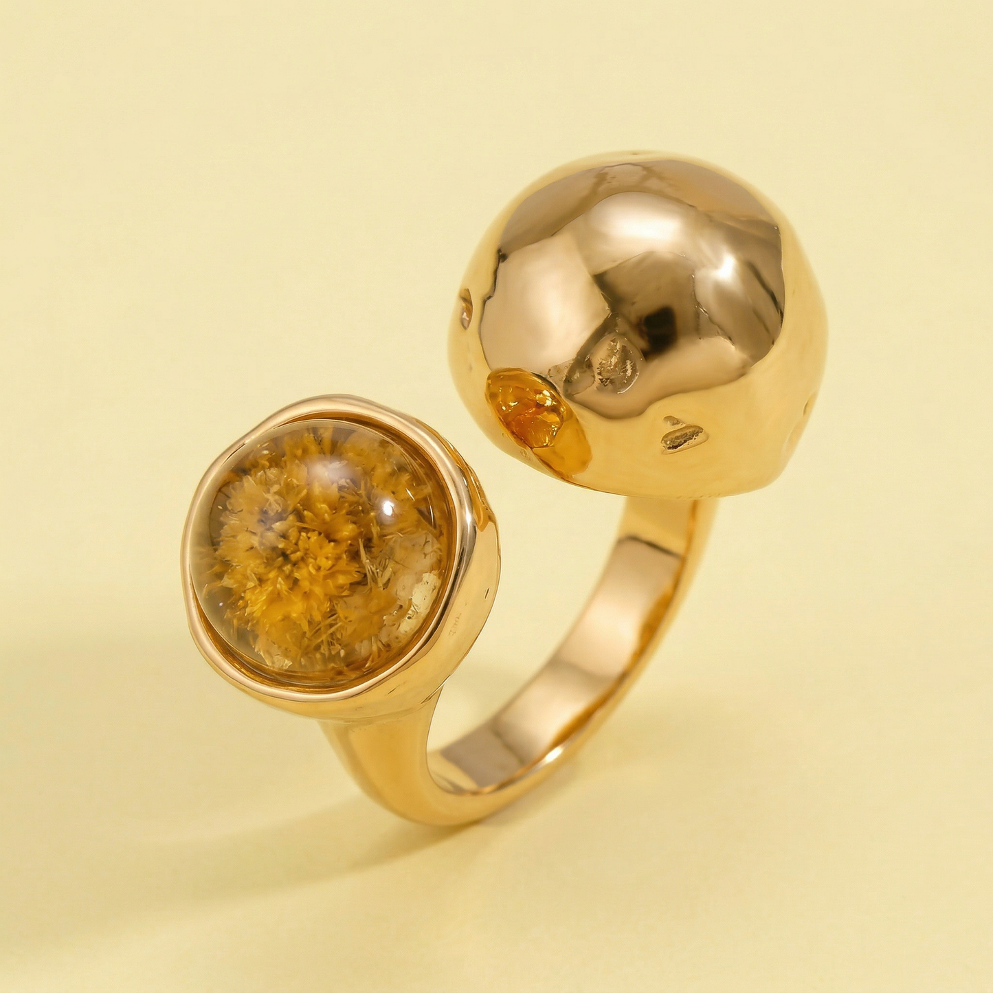 Anello PETRA regolabile in acciaio inox e fiore vero preservato nella resina MIMOSA
