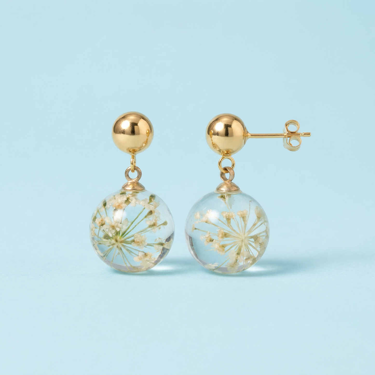 Paio di orecchini BOLLE - sfere pendenti con fiore vero Carota selvatica bianco e montatura acciaio inox