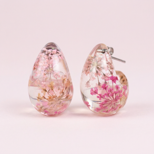 Orecchini a bottone a forma di goccia dupe in resina con fiori veri Pizzo della regina Anna rosa e fucsia