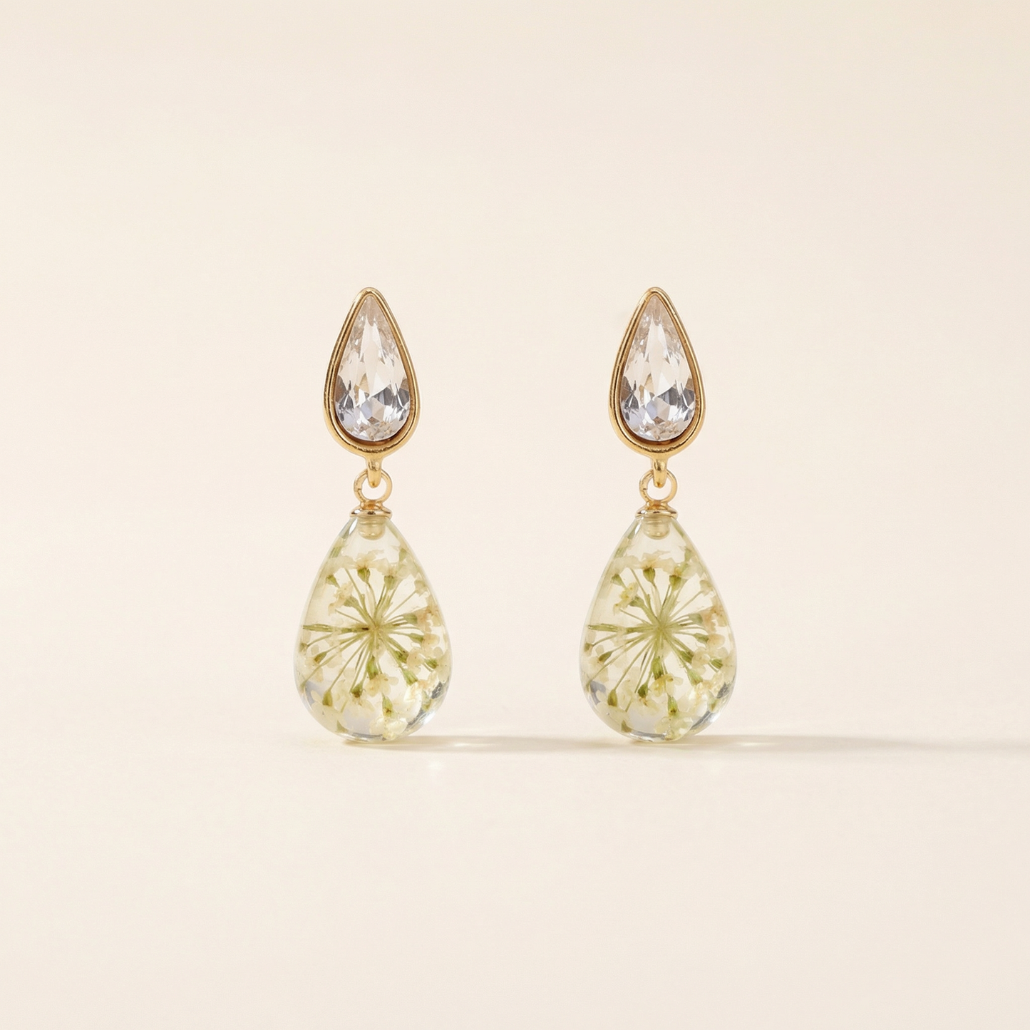 Orecchini Pendenti in Resina con Fiori Veri di Pizzo della Regina Anna bianco - RUGIADA, Acciaio Inox