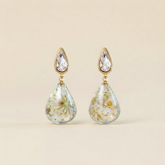 Orecchini Pendenti in Resina con Fiori Veri di Glixia bianca e Pizzo della regina Anna - RUGIADA, Acciaio Inox