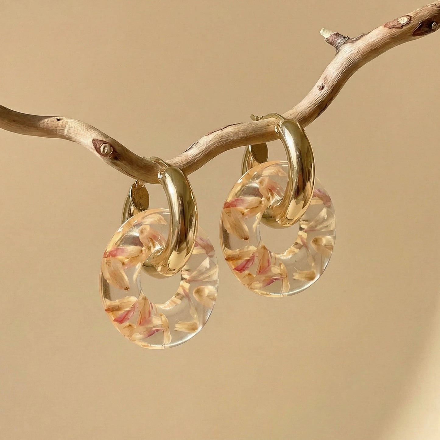 Paio di orecchini BLOOM in acciaio inossidabile e resina con petali di Trifoglio