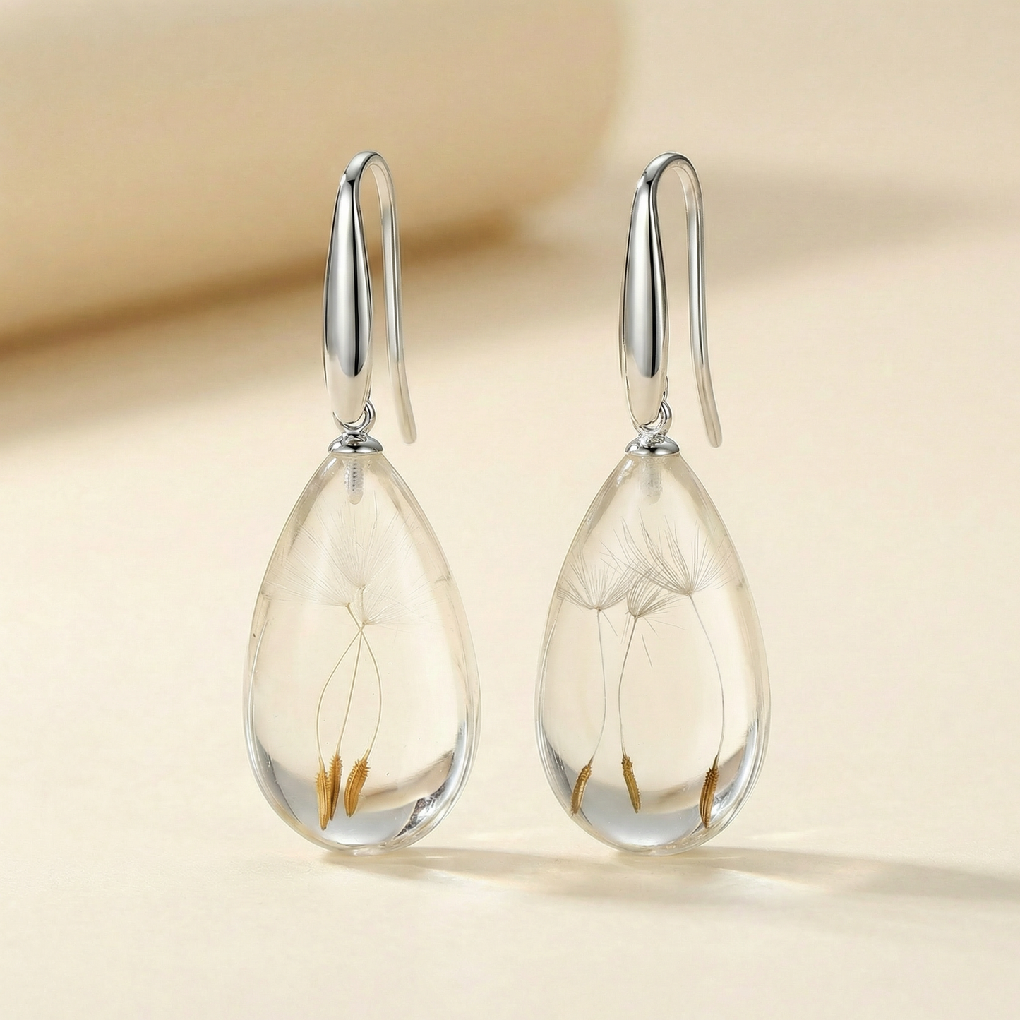 Paio di orecchini in resina pendenti con Soffione - collezione RUGIADA