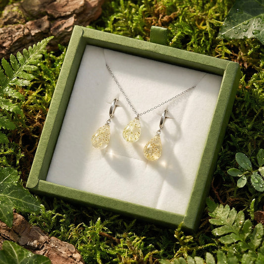 Parure Rugiada collana + orecchini in acciaio inossidabile e ciondolo in resina con Pizzo della regina Anna bianco