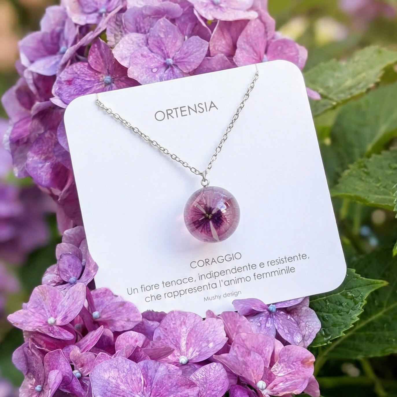 Collana sfera con fiore vero Ortensia viola - collezione BOLLE