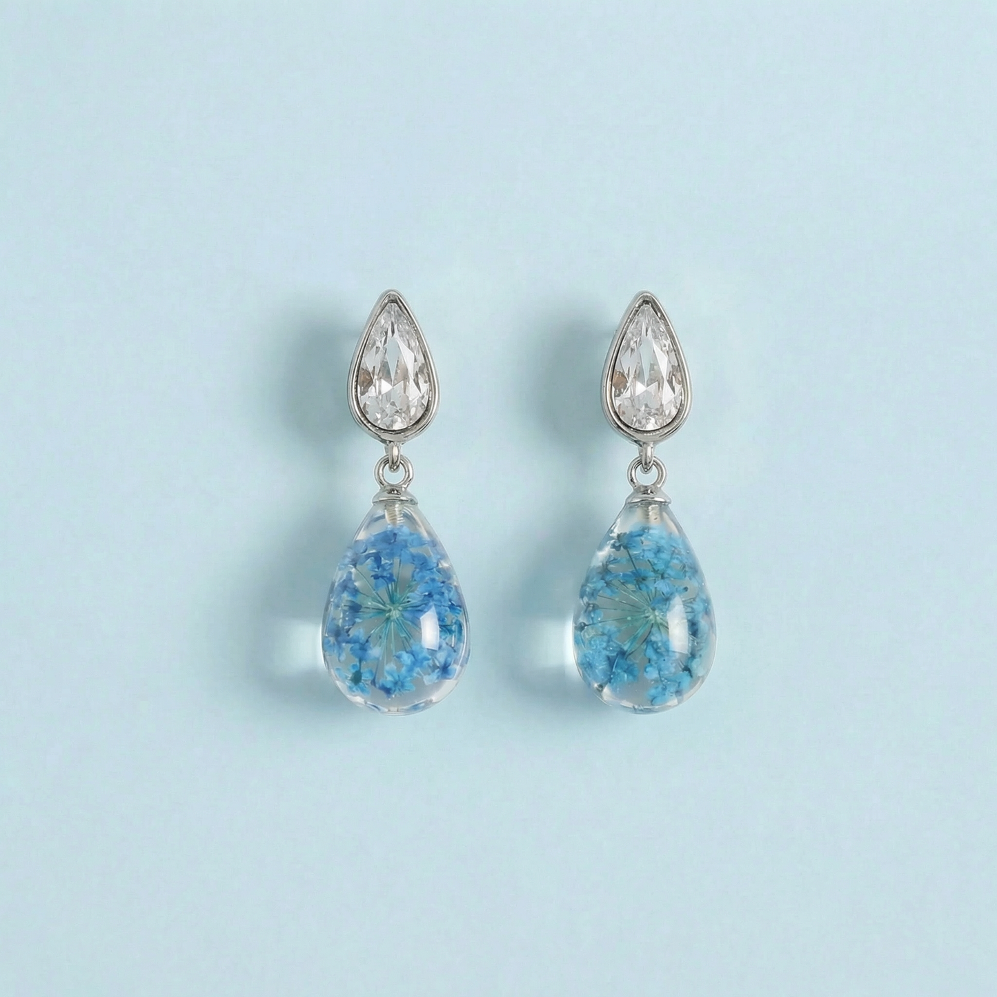 Orecchini Pendenti in Resina con Fiori Veri di Pizzo della Regina Anna blu - RUGIADA, Acciaio Inox