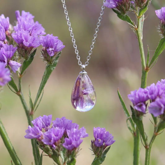 Collana RUGIADA in acciaio inossidabile e ciondolo in resina con Statice viola