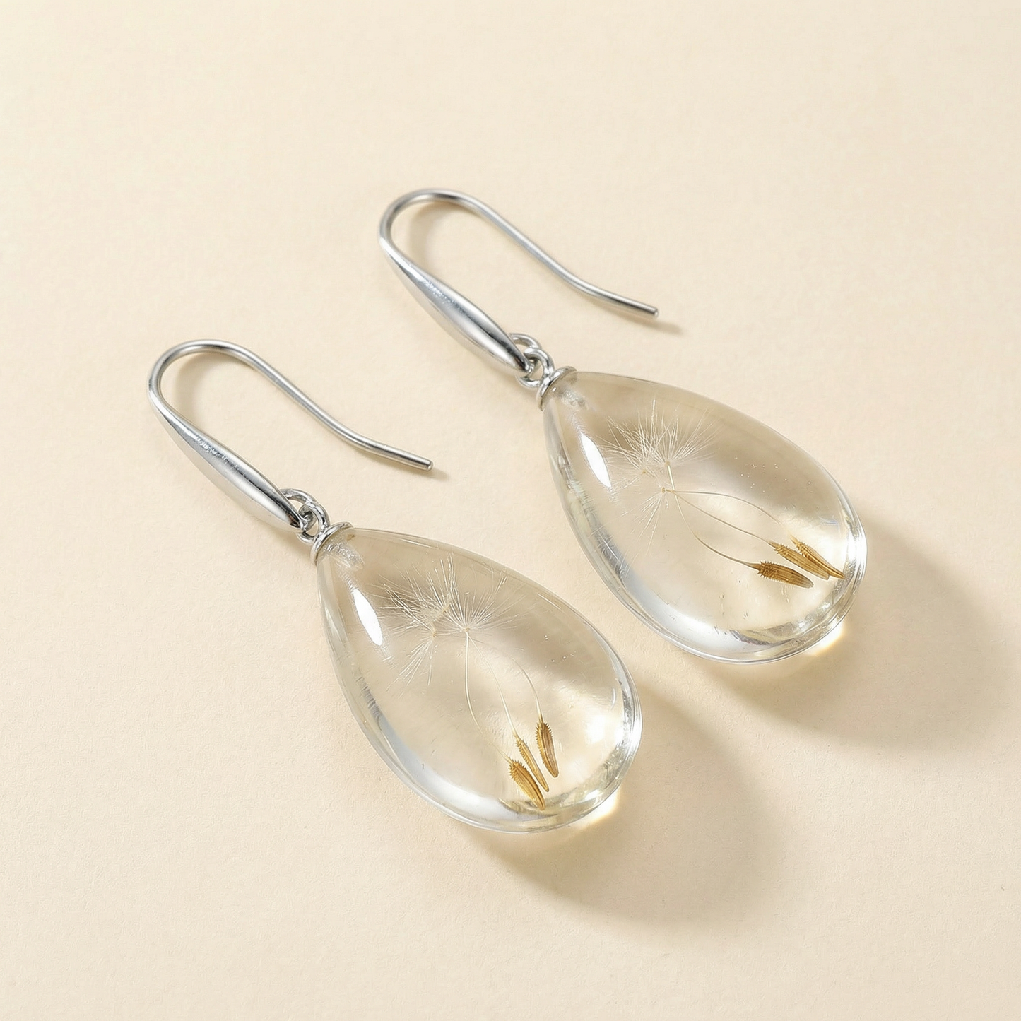 Paio di orecchini in resina pendenti con Soffione - collezione RUGIADA