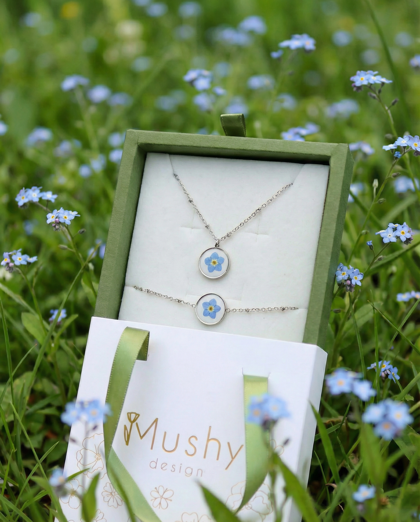 Parure Nontiscordardimé – Collana e Bracciale in Acciaio Inossidabile con Fiore Vero in Resina