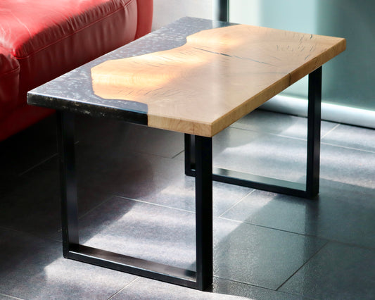Tavolino per salotto in legno massello e resina nera