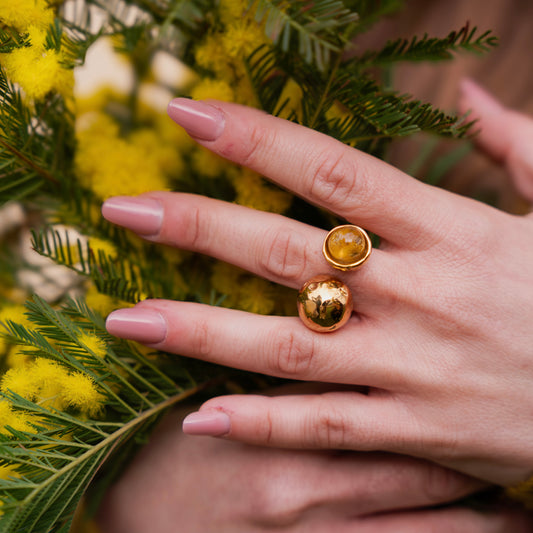 Anello PETRA regolabile in acciaio inox e fiore vero preservato nella resina MIMOSA