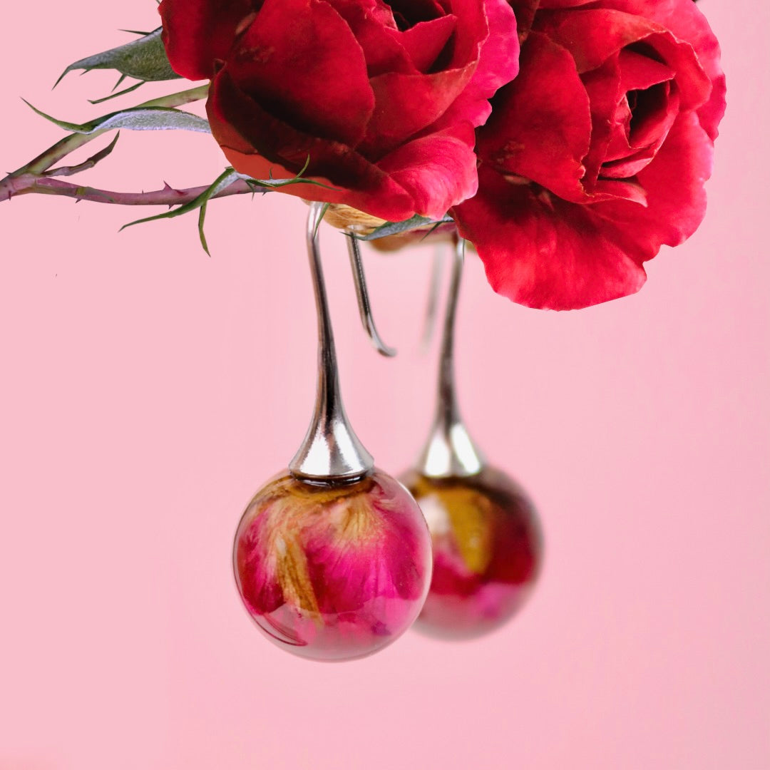 Orecchini pendenti con Rosa rossa in BOLLA di resina