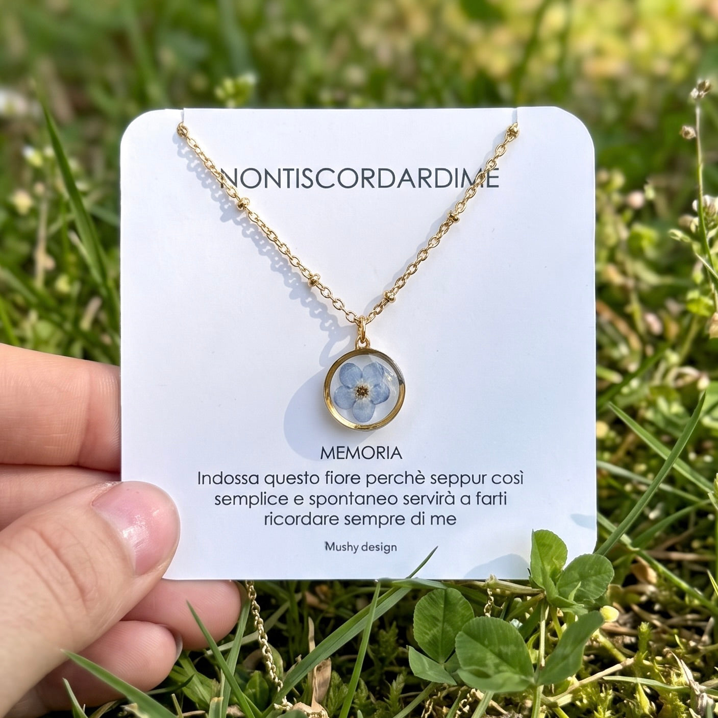 Collana in acciaio inox e ciondolo in resina e Nontiscordardimé