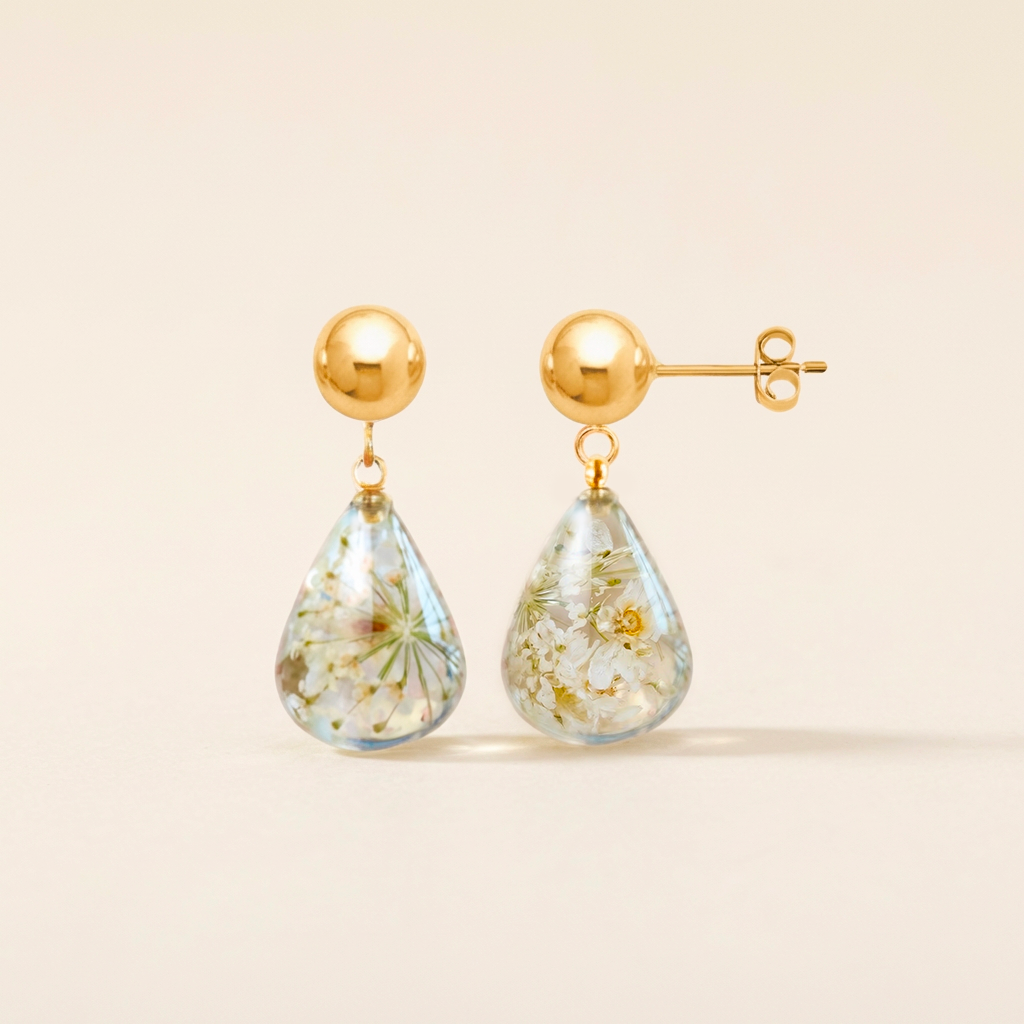 Orecchini Pendenti in Resina con Fiori Veri di Carota selvatica e Glixia bianca - RUGIADA, Acciaio Inox