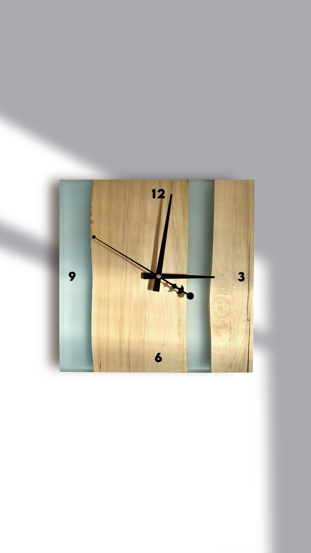 Orologio da parete in legno e resina azzurra satinata Ø32cm