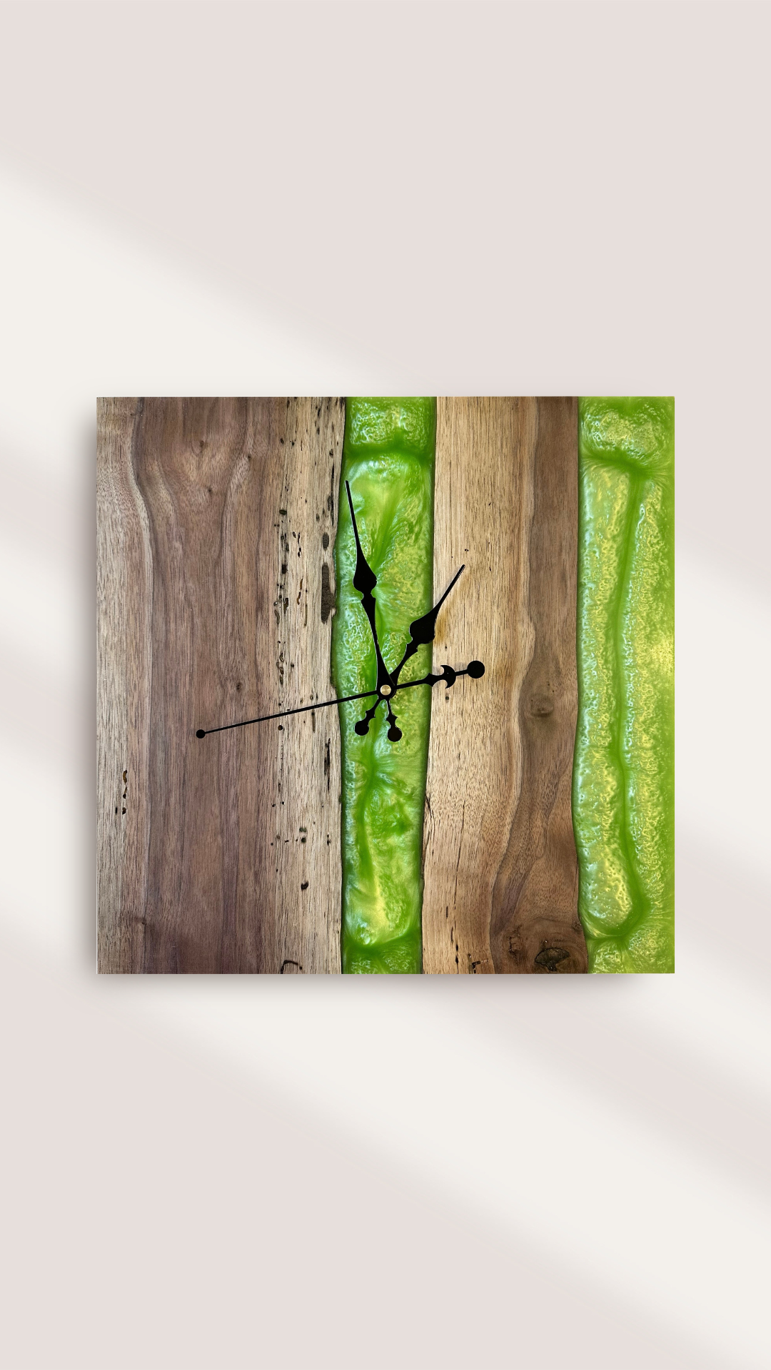 Orologio da parete in legno e resina verde perlata Ø39cm
