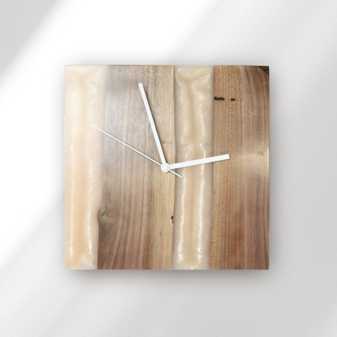 Orologio da parete in legno e resina beige perlata Ø29cm