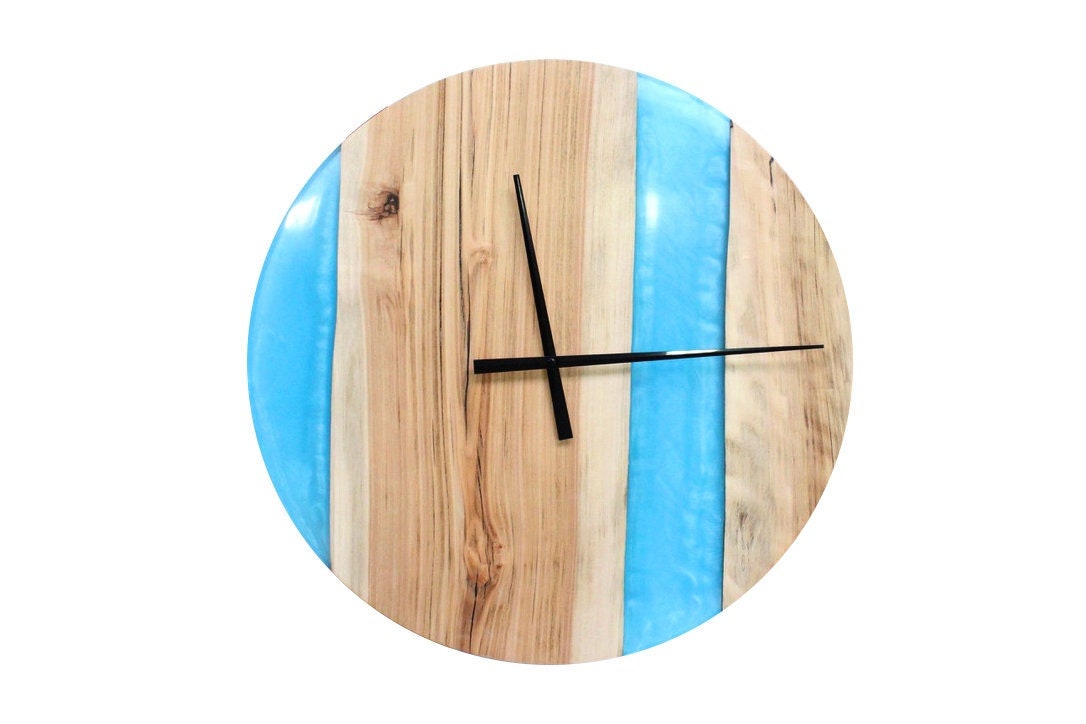 Orologio da parete Ø50 in resina semitrasparente azzurra e legno di castagno, ingranaggio al quarzo