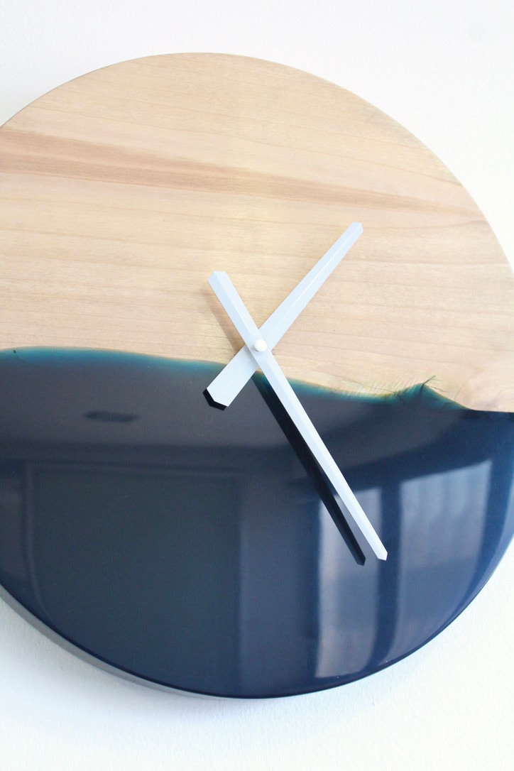 Orologio da parete in legno e resina blu Ø34cm